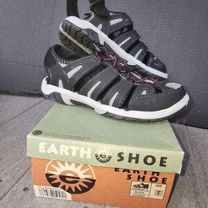 Earth Shoe Women's Black Athletic Sandals
